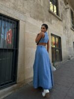 Женское Джинсовое Голубое Платье Макси без Рукавов с Вырезами на Талии